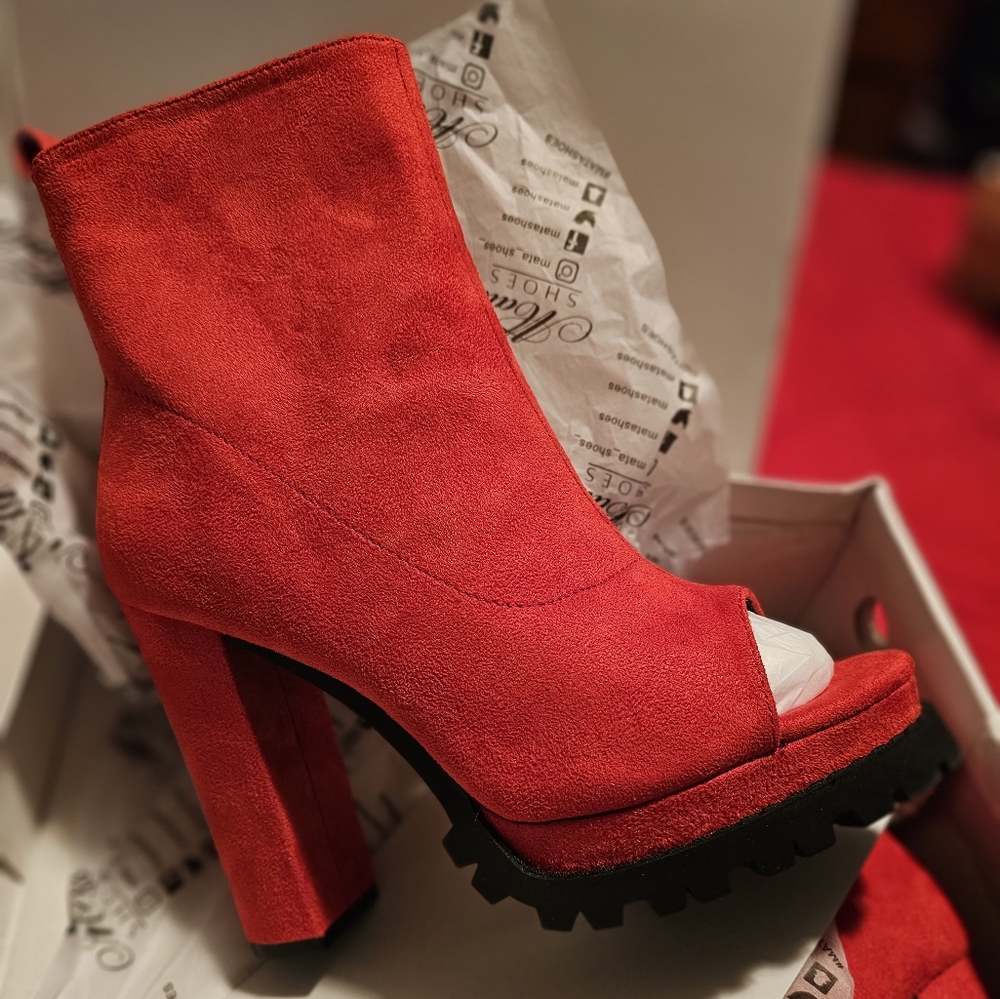 Platform bootie